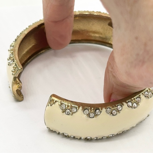Stella & Dot Sloan Cream Hinged Bangle Bracelet - Picture 4 of 5